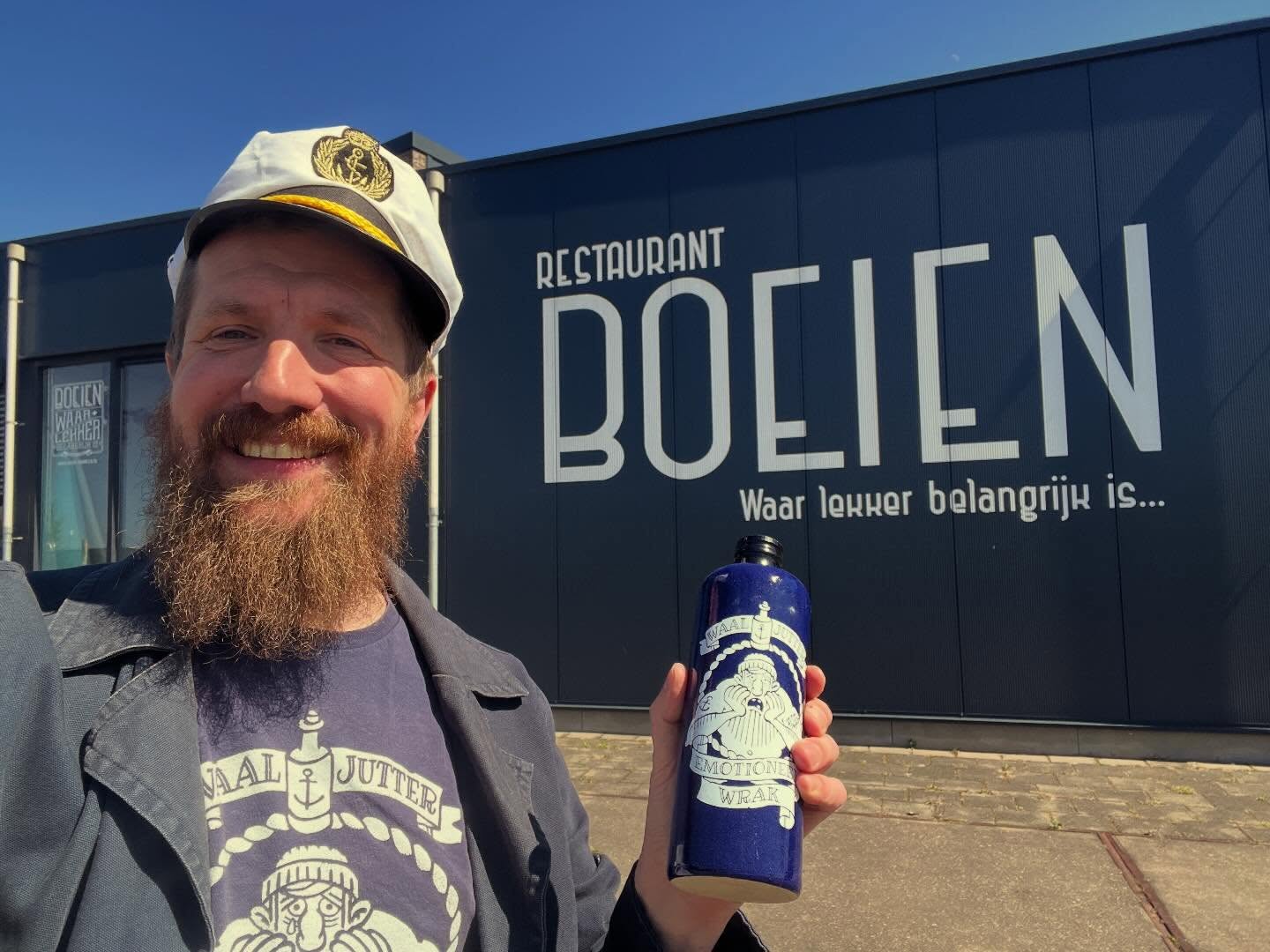 Voor vertrek uit @jachthavenbiesbosch even bij @boeien_drimmelen naar binnen voor een “emotioneel wrak” en een “halve zool”. Nu verkrijgbaar bij de bar in 50cl flessen.

#waaljutter #boeiendrimmelen #emotioneelwrak